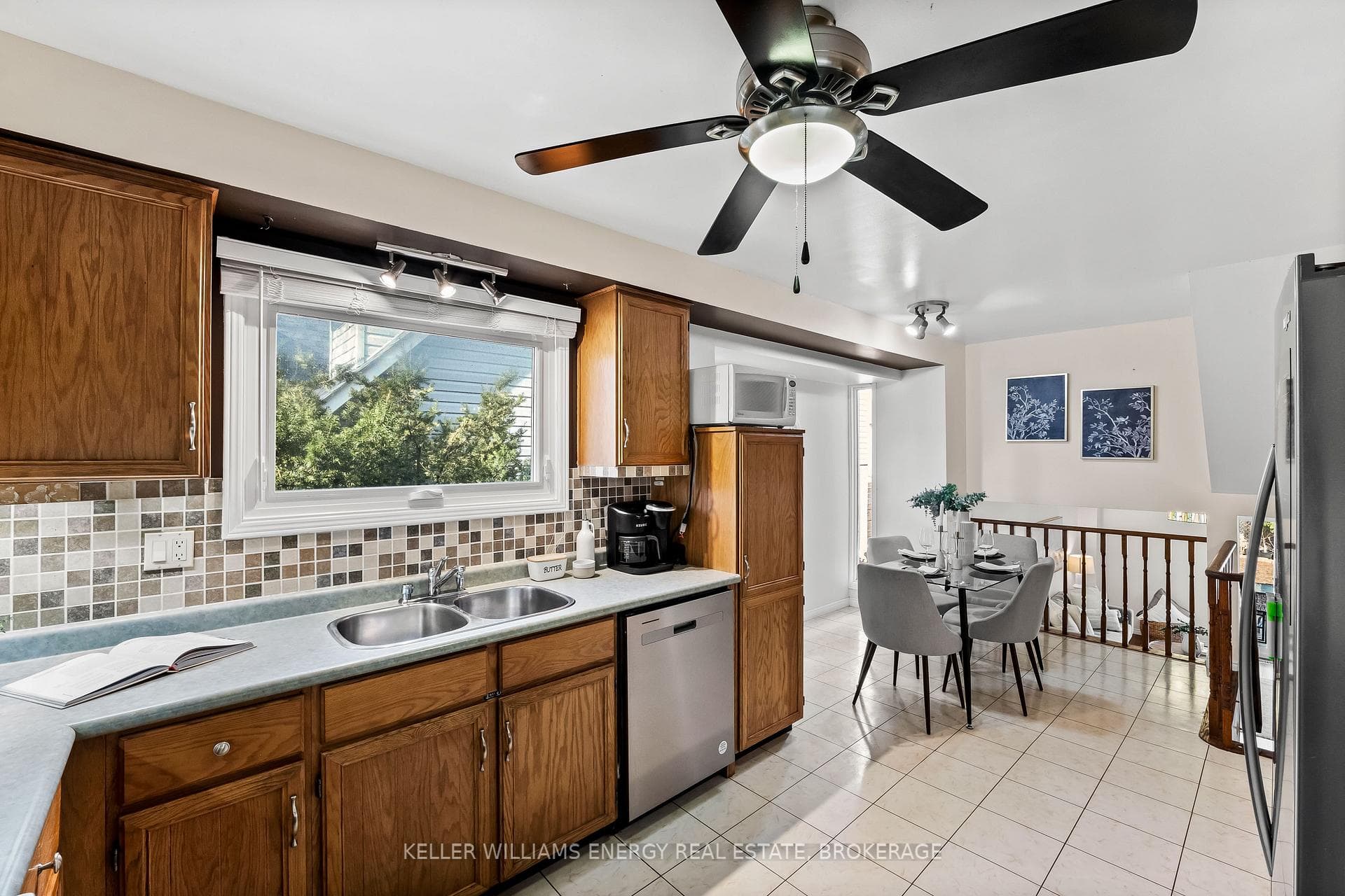 117 Bassett Boulevard photo 9