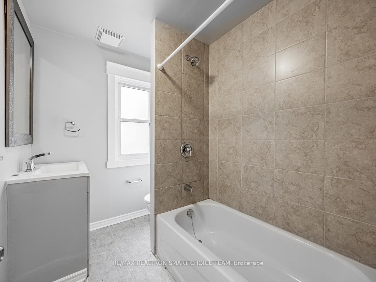 141 Agnes Street Unit 2 photo 10