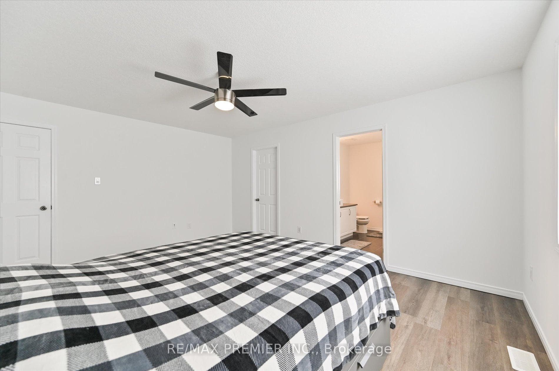 75 Cook Street photo 17