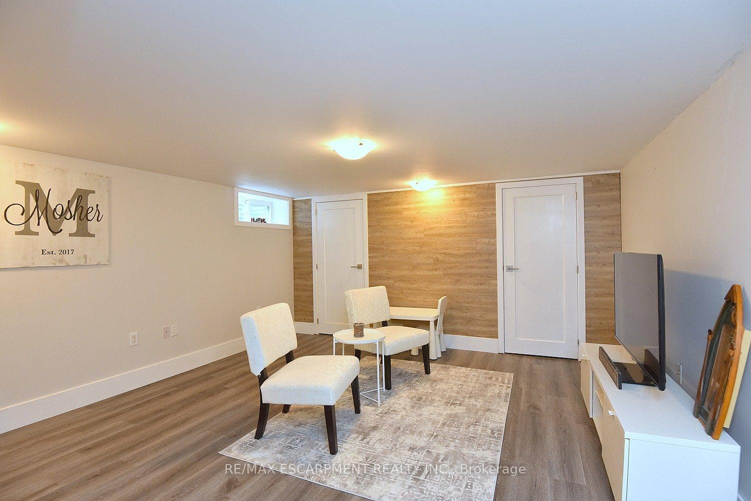 1091 Upper Wellington Street photo 27