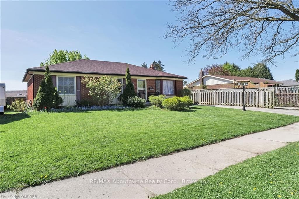 175 BANBURY Drive photo 3
