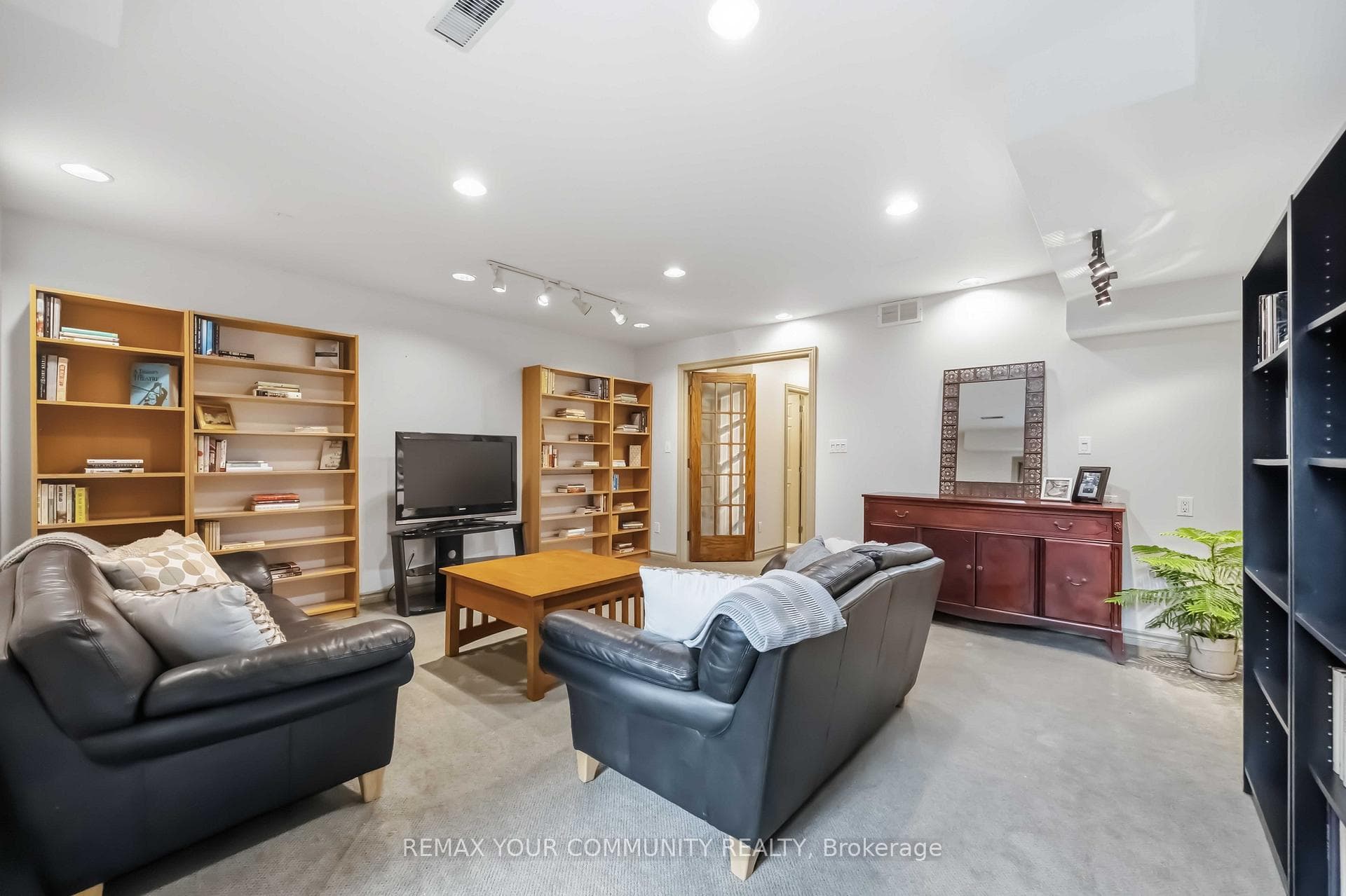 44 Castlefield Avenue photo 25