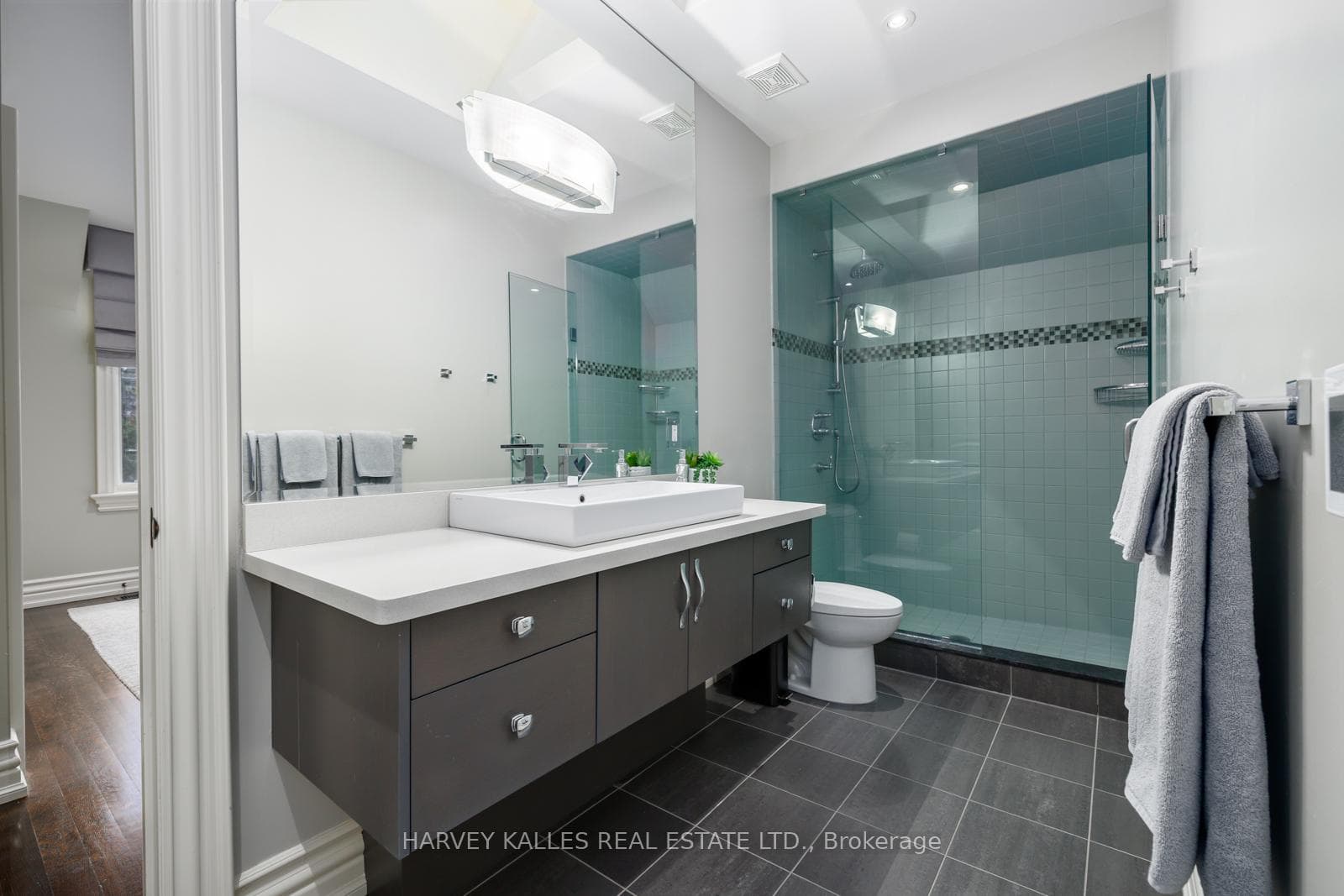 56 Munro Boulevard photo 26
