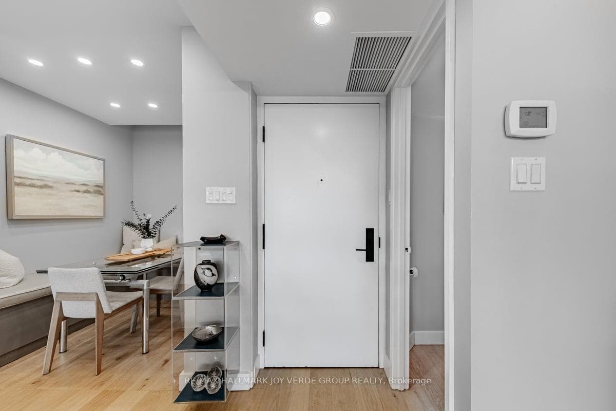 40 Oaklands Avenue Unit 335 photo 2
