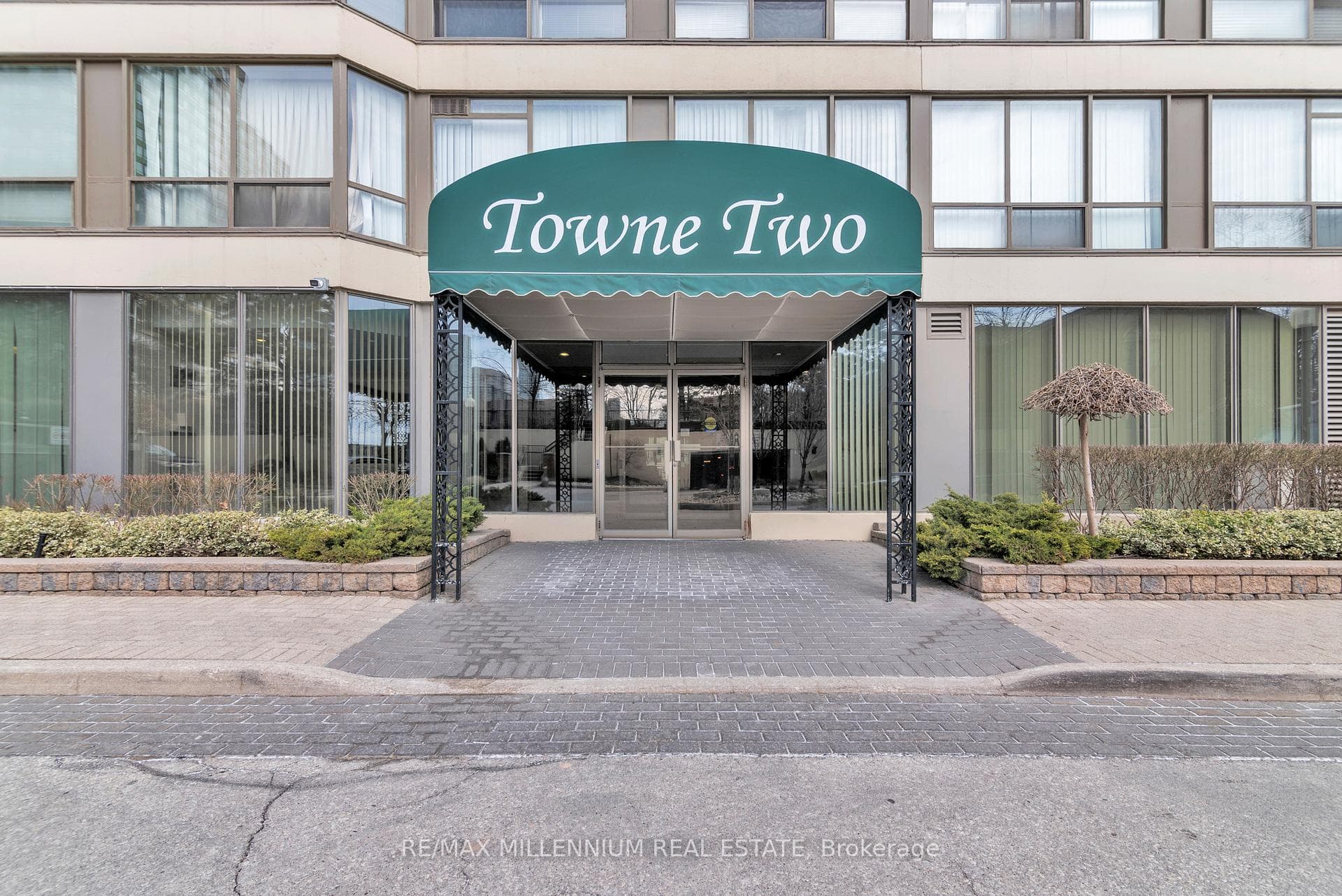 55 Elm Drive Unit 1211 photo 3