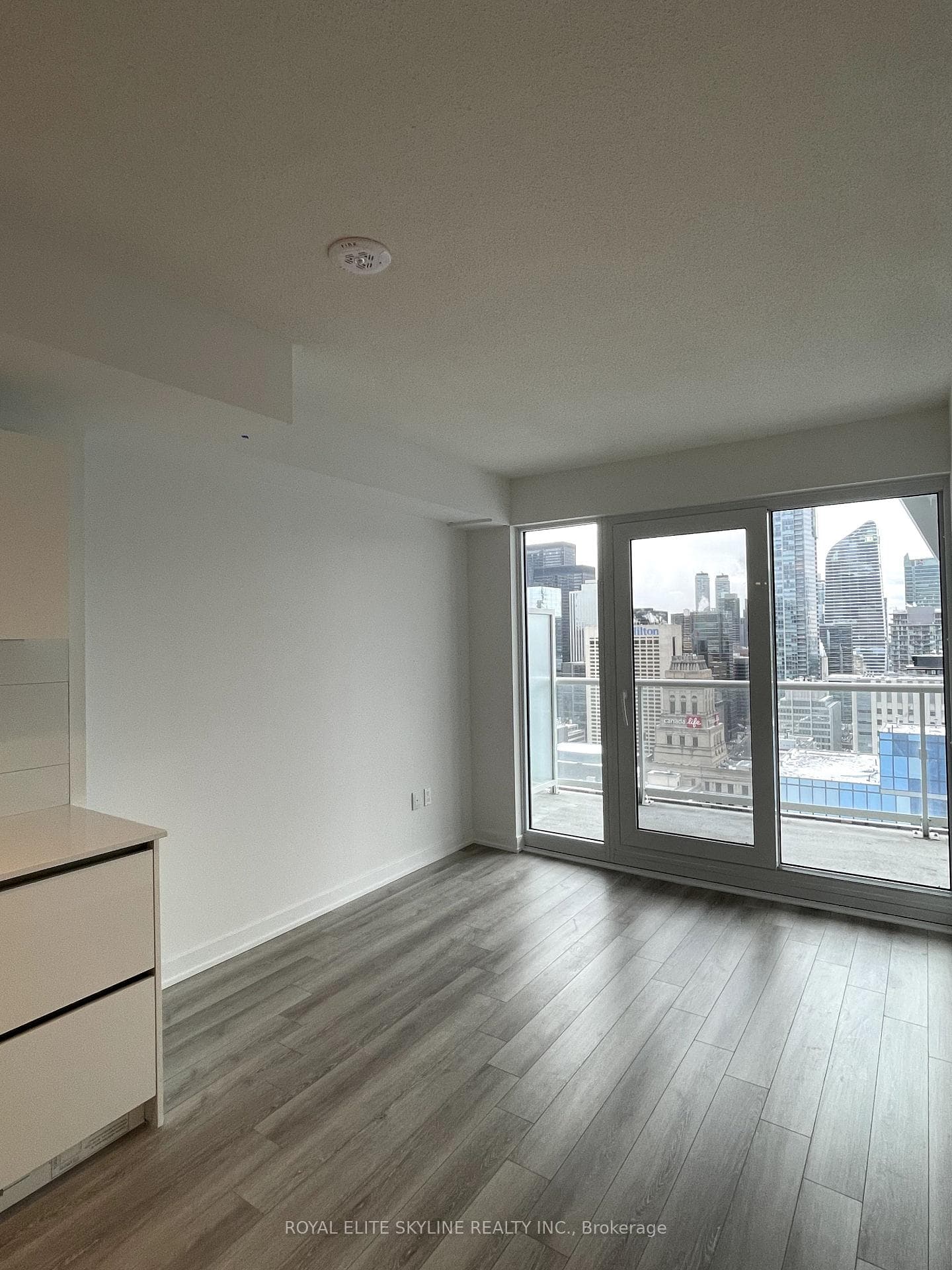 230 Simcoe Street Unit 2815 photo 3