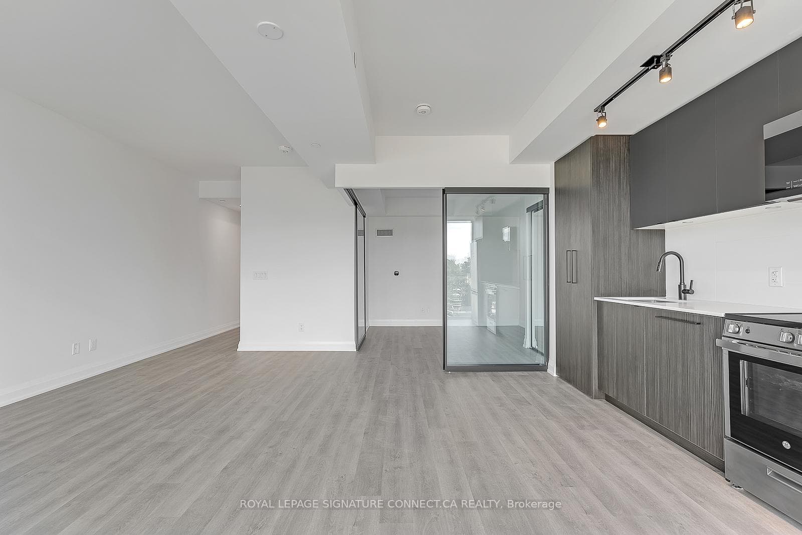 2369 Danforth Avenue Unit 403 photo 7