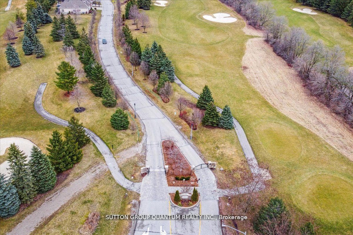 Beautiful winding road into neighbourhood.