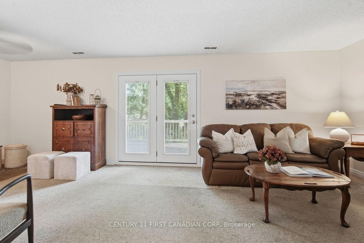 46 Ski Valley Crescent photo 13