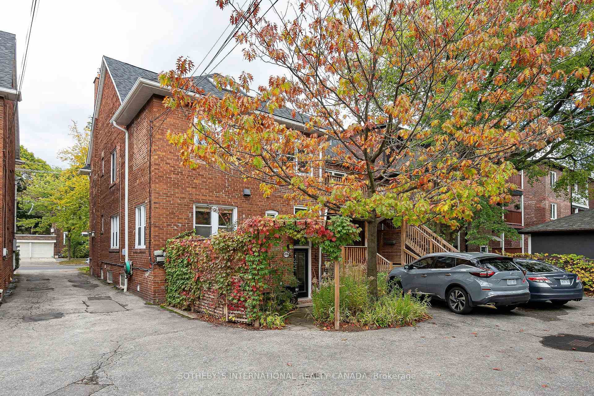 119 Chaplin Crescent Unit Main photo 25
