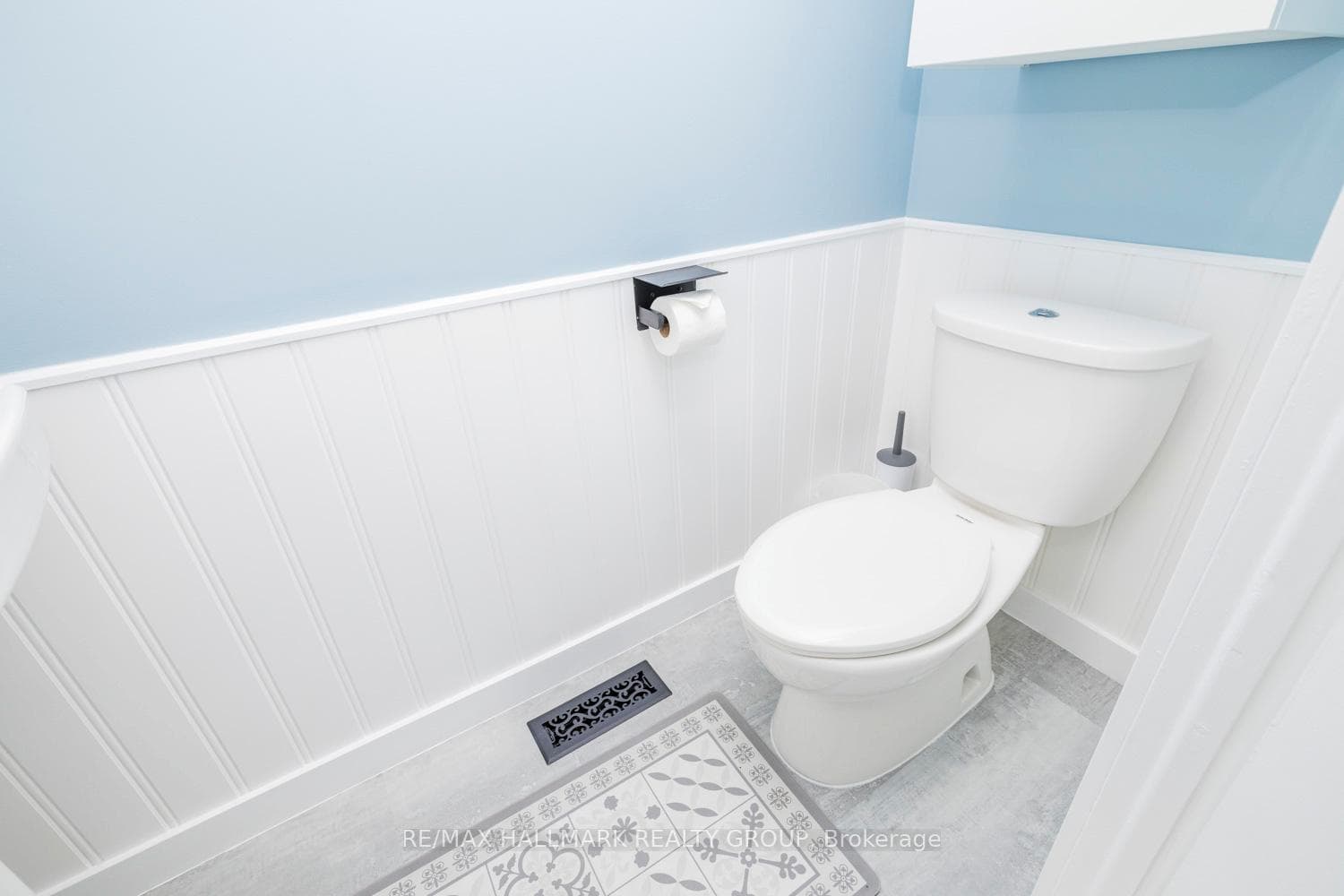 1729 Lamoureux Drive Unit C photo 4
