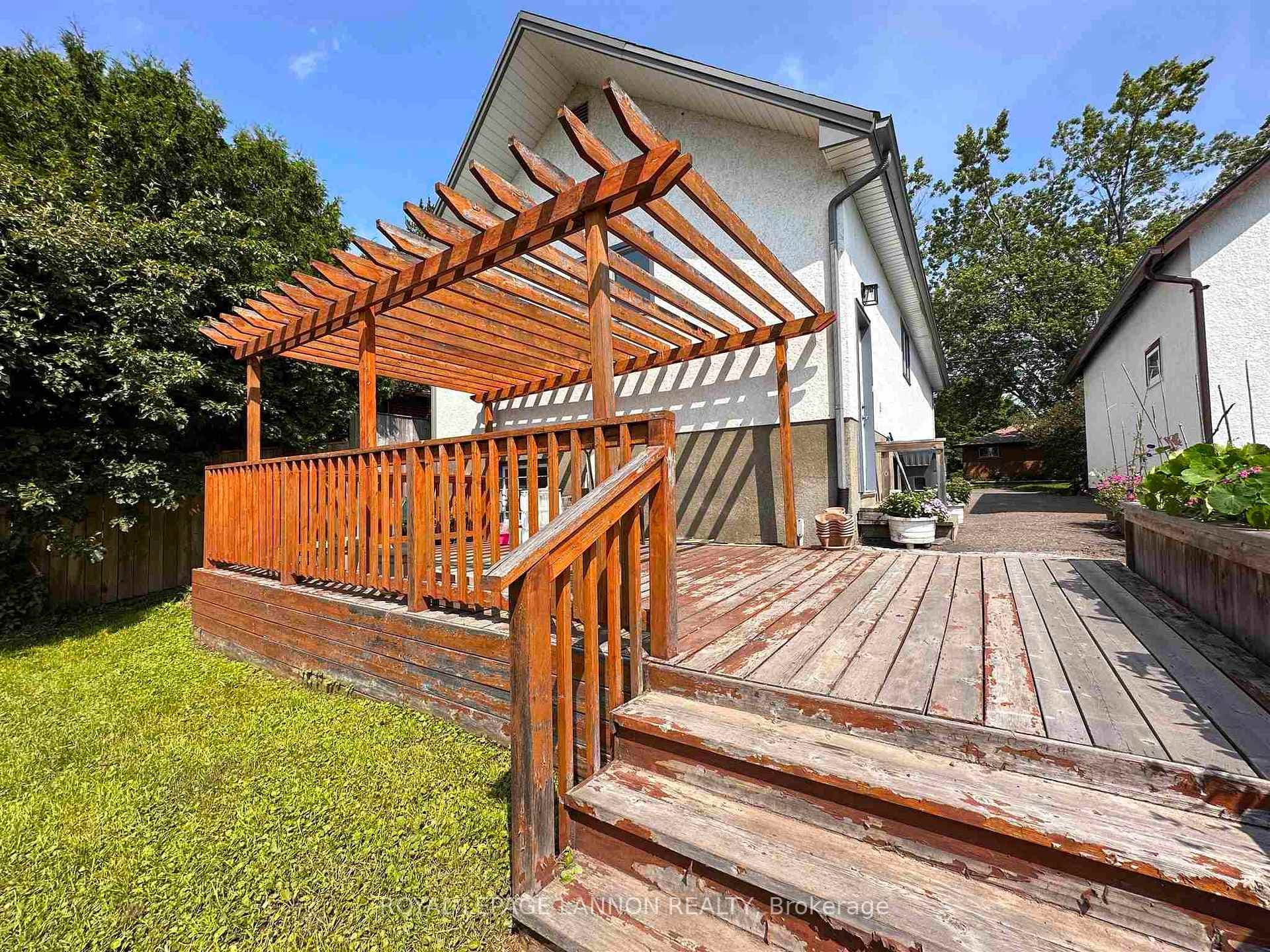 425 Queen Street photo 36