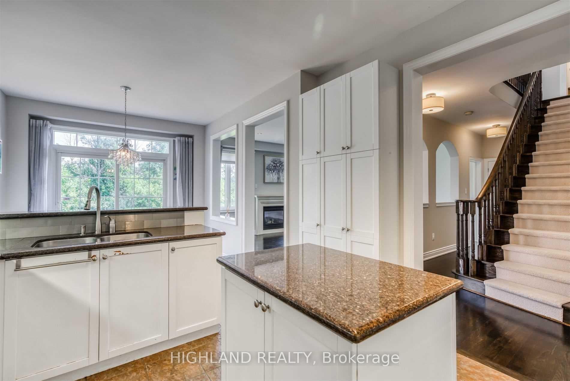 211 Burloak Drive photo 12