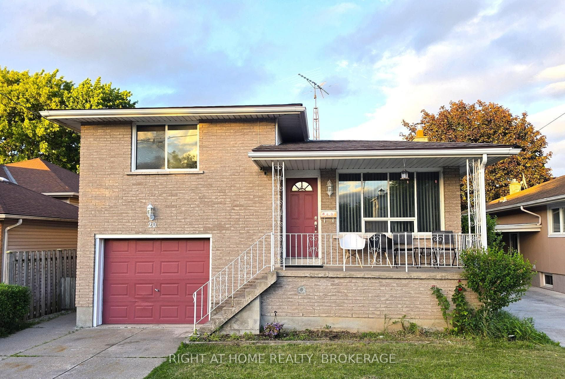 20 Augusta Avenue photo 9