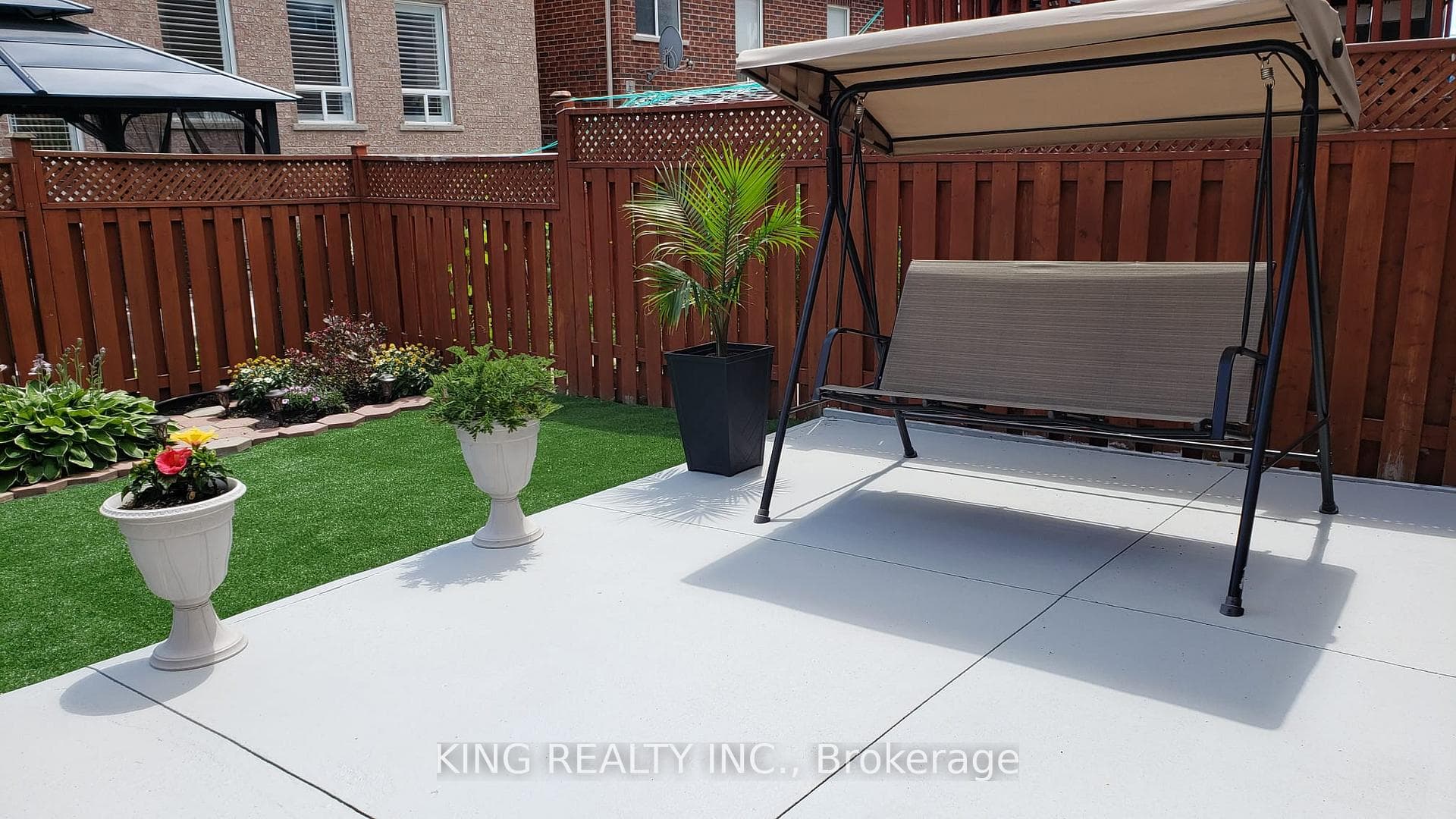 66 Saffron Crescent photo 22