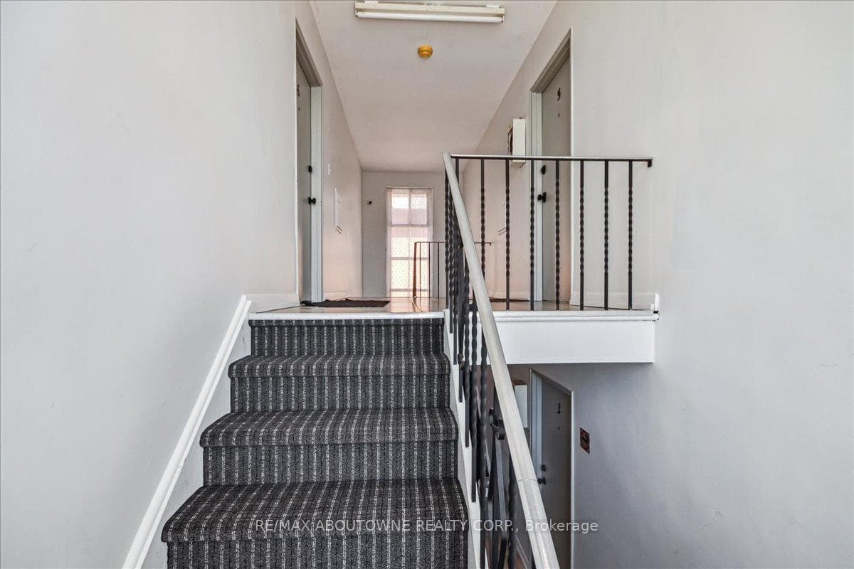 2 Wesley Street Unit 5 photo 3