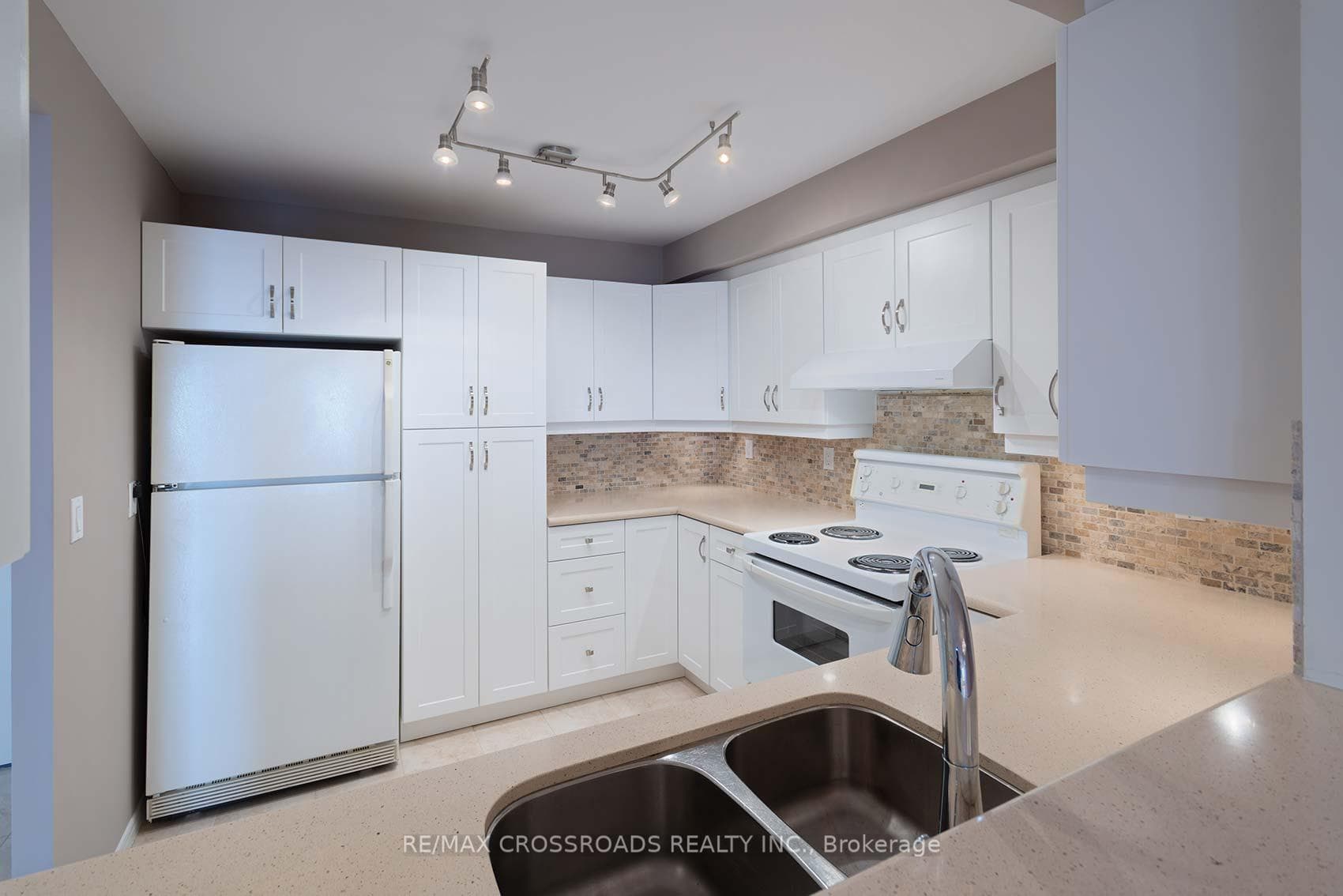 1000 The Esplanade N/A Unit 1007 photo 20