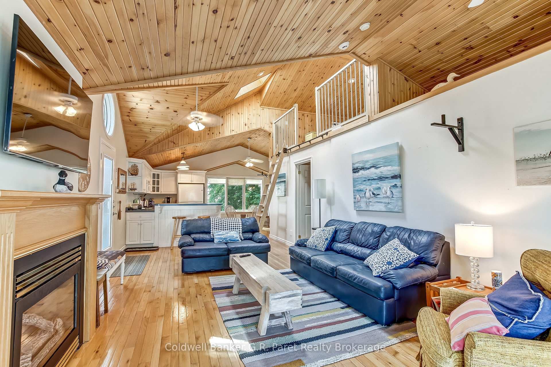 Crew's Nest - Living area.