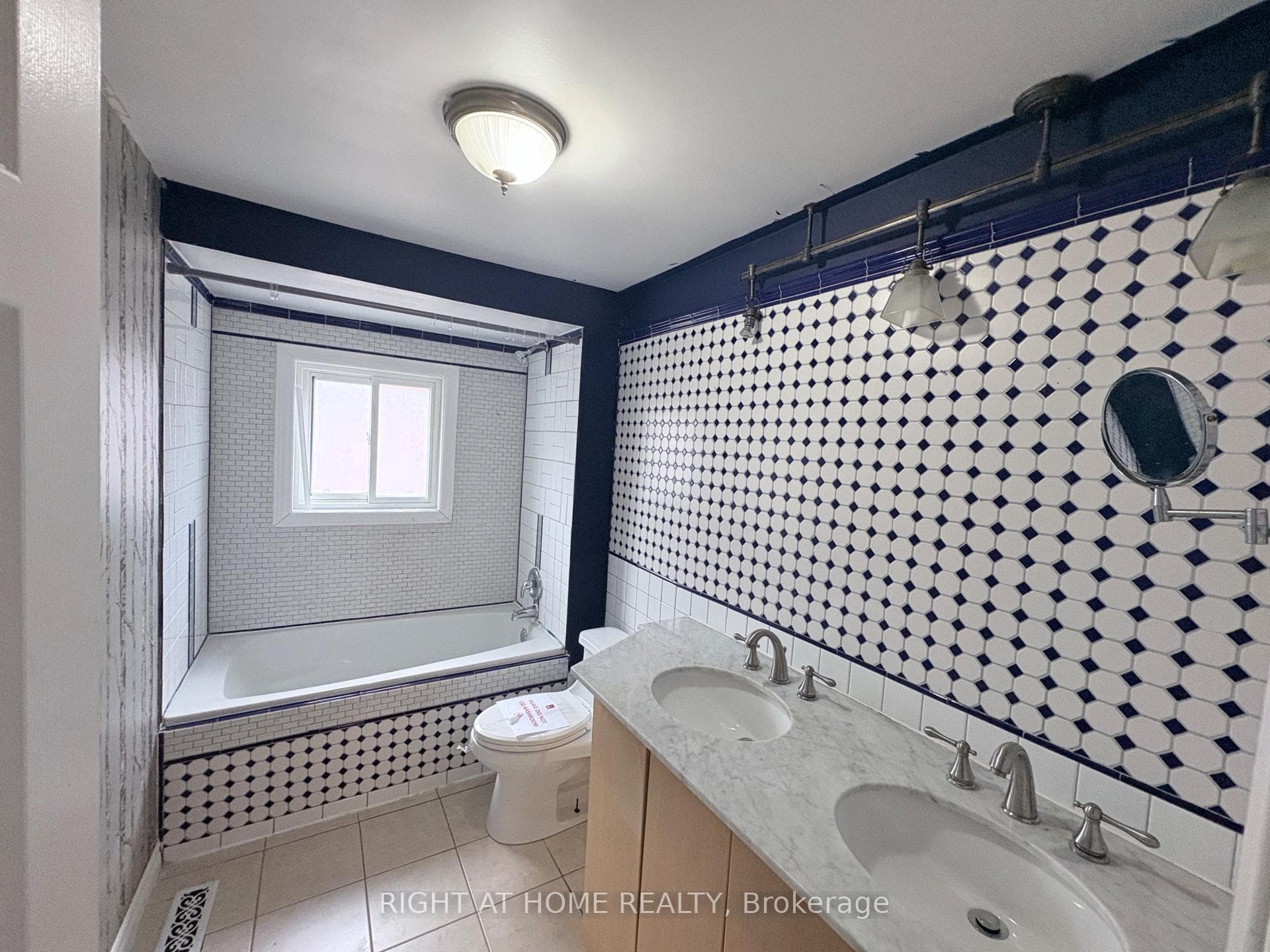 47 Hewitt Crescent photo 26