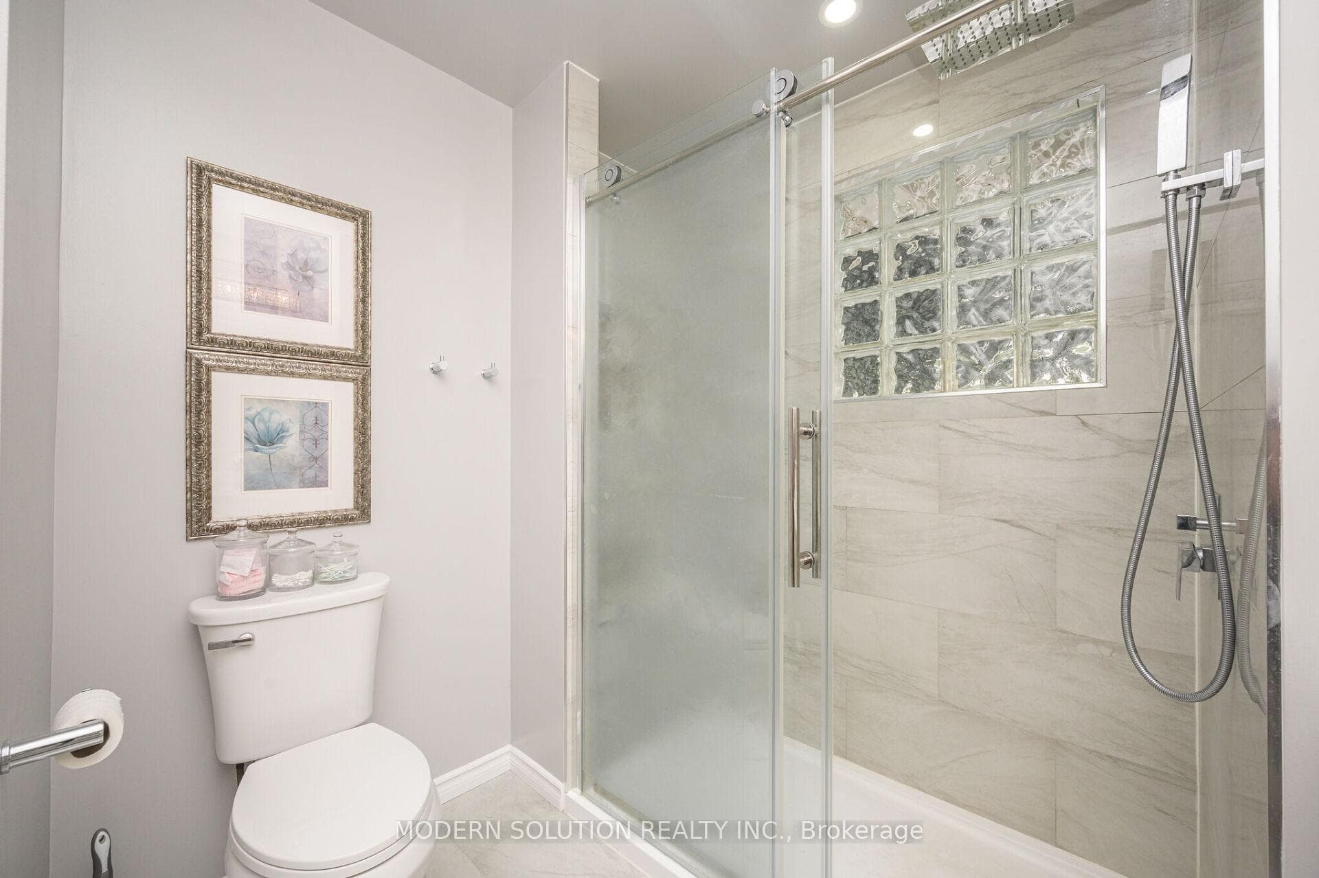 389 Maple Avenue photo 19