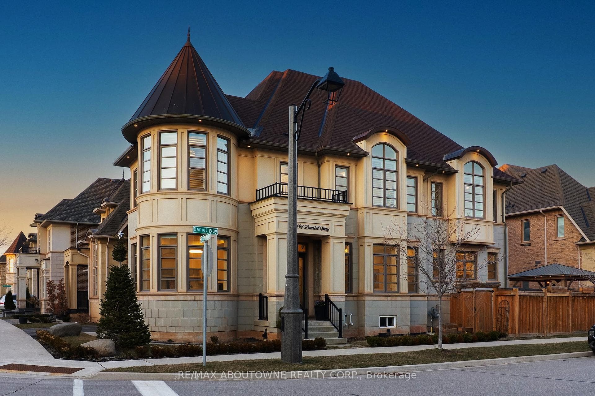3191 Daniel Way photo 2