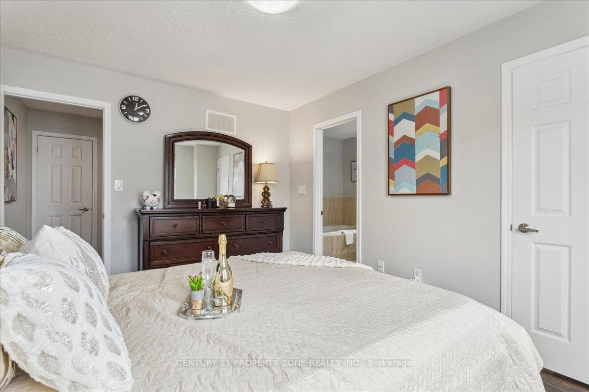 106 Lathbury Street photo 25