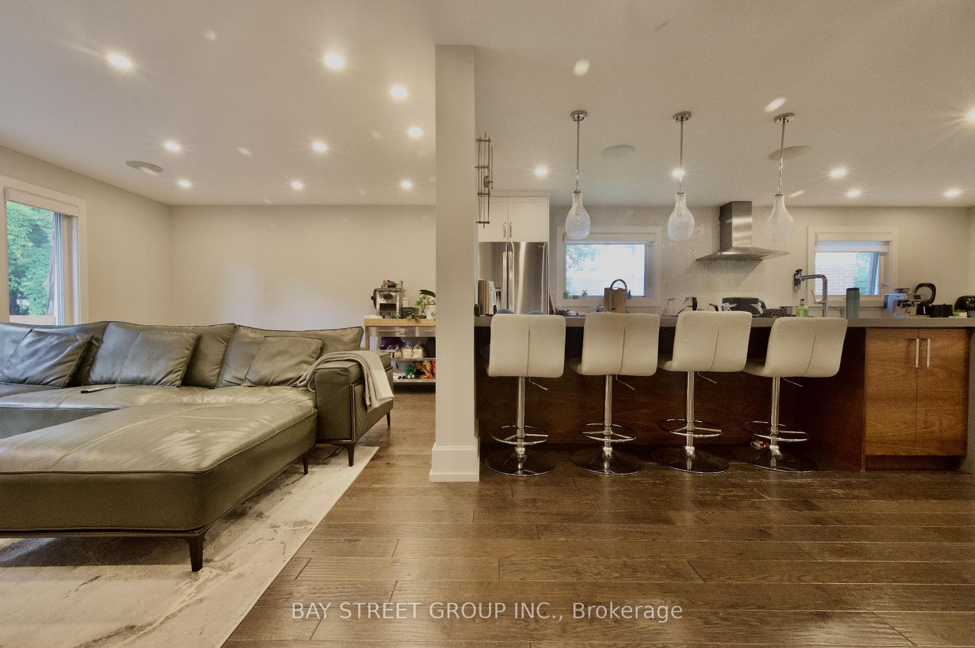 22 Thurgate Crescent photo 5