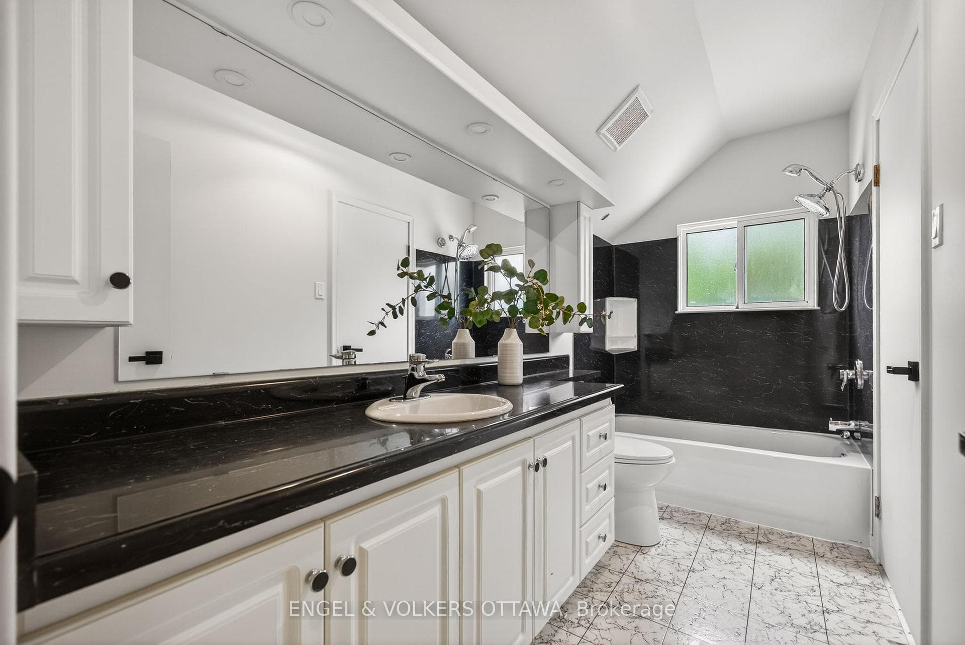 1862 Sharel Drive photo 16
