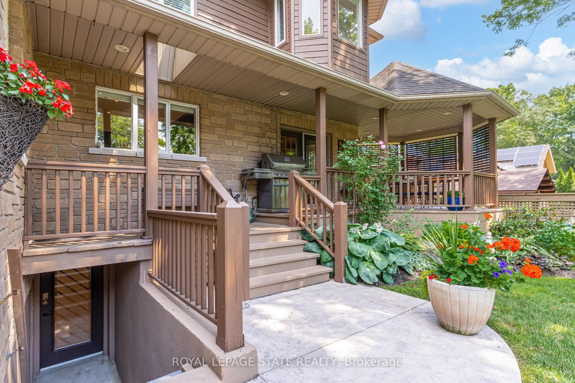994 Courtland Drive photo 36