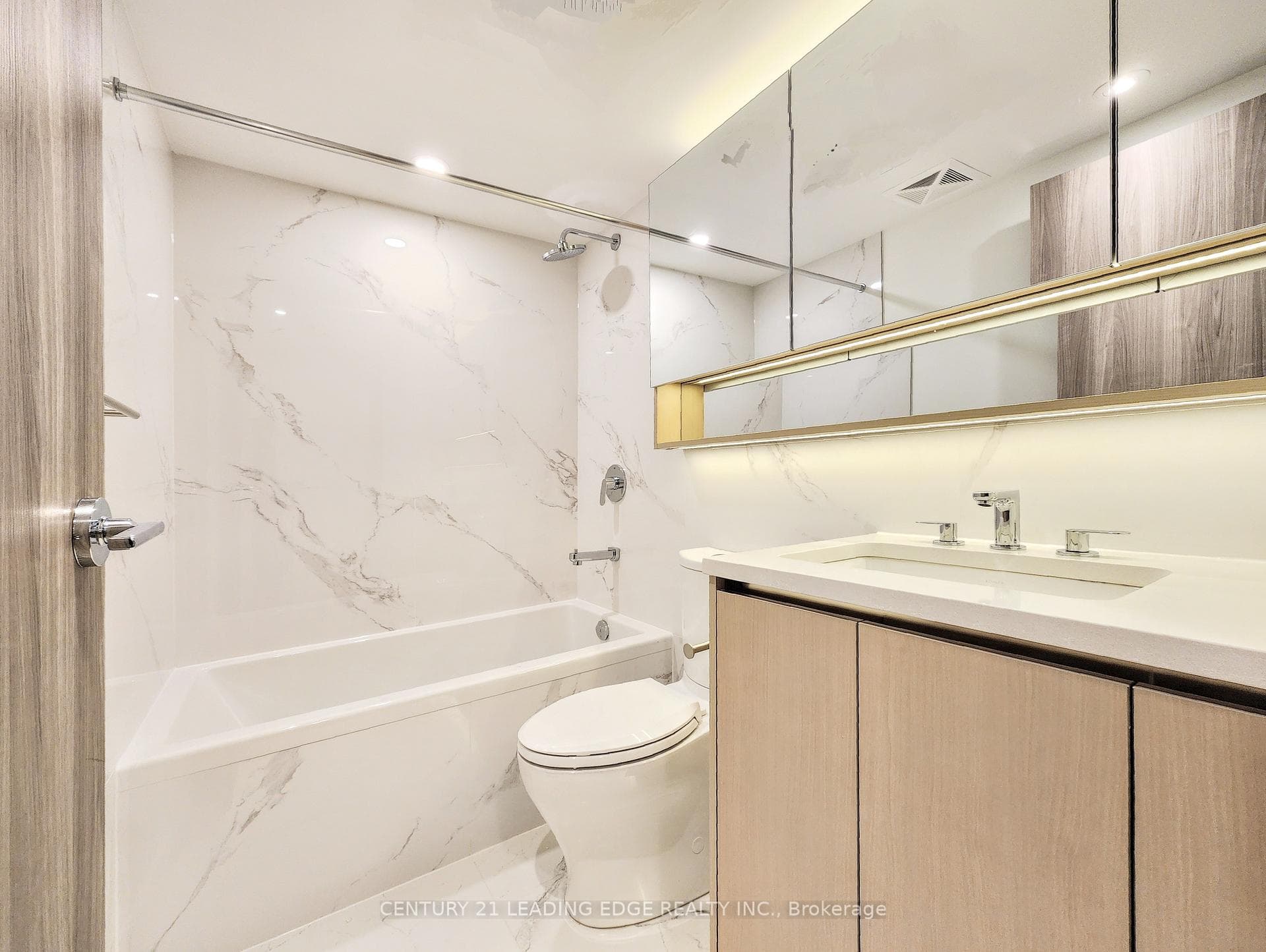 Actual Bathroom - vacan