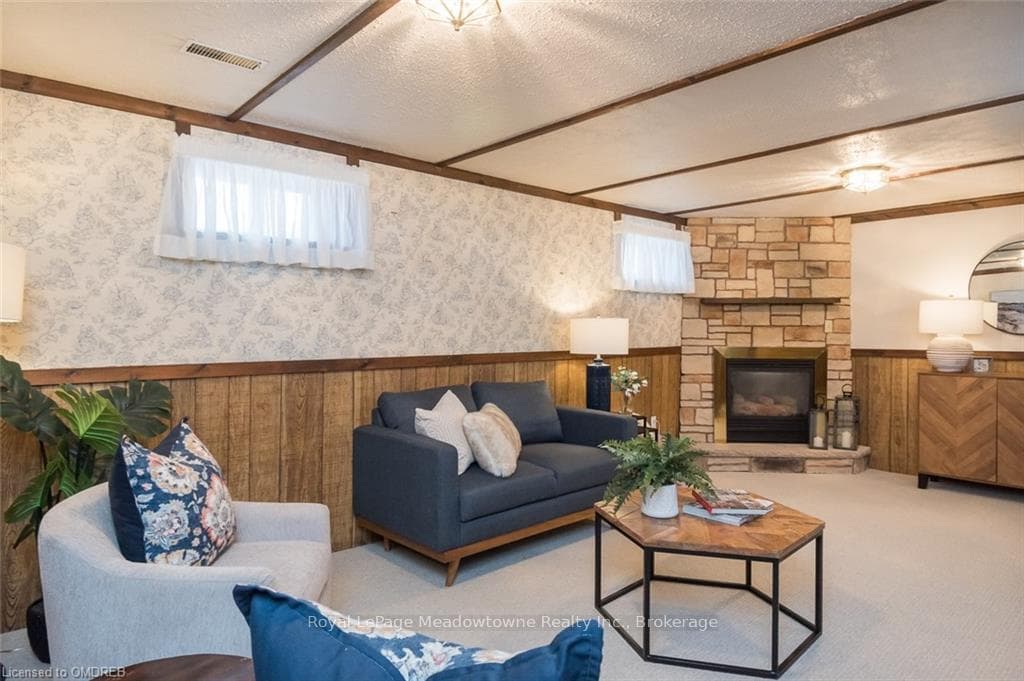 291 BASTEDO Court photo 32