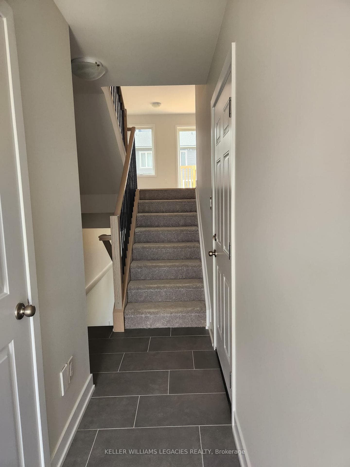 95 WHITCOMB Crescent photo 10