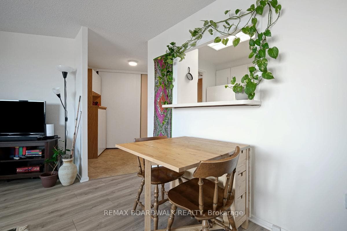 3100 Carling Avenue Unit 908 photo 9