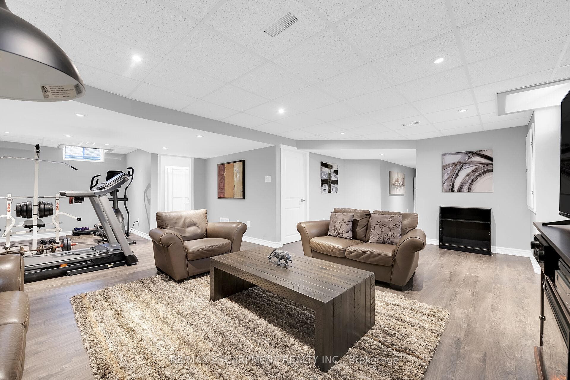 127 Lampman Drive photo 29