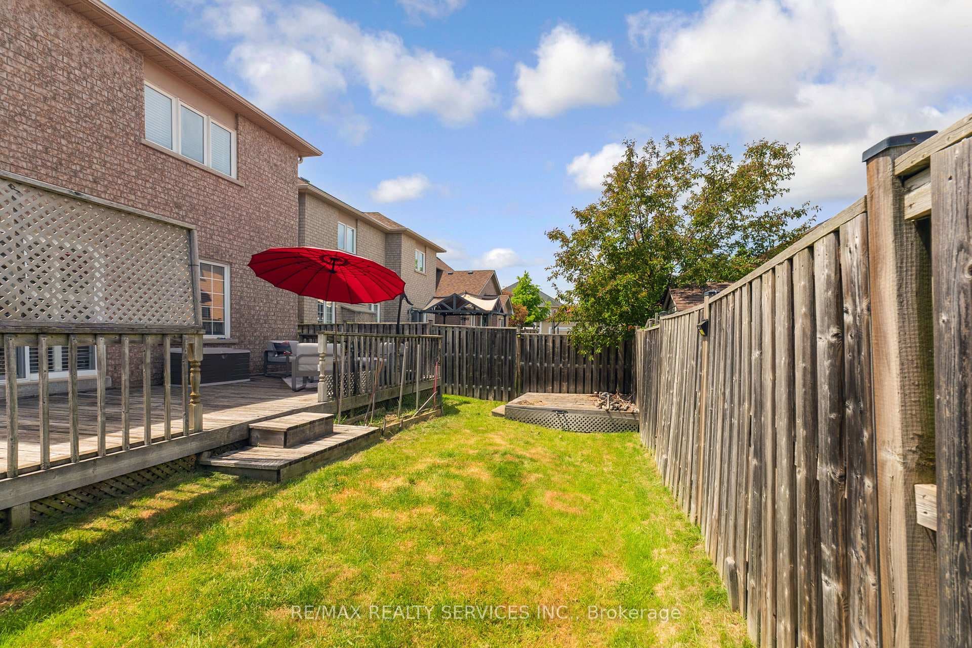 295 Queen Mary Drive photo 41