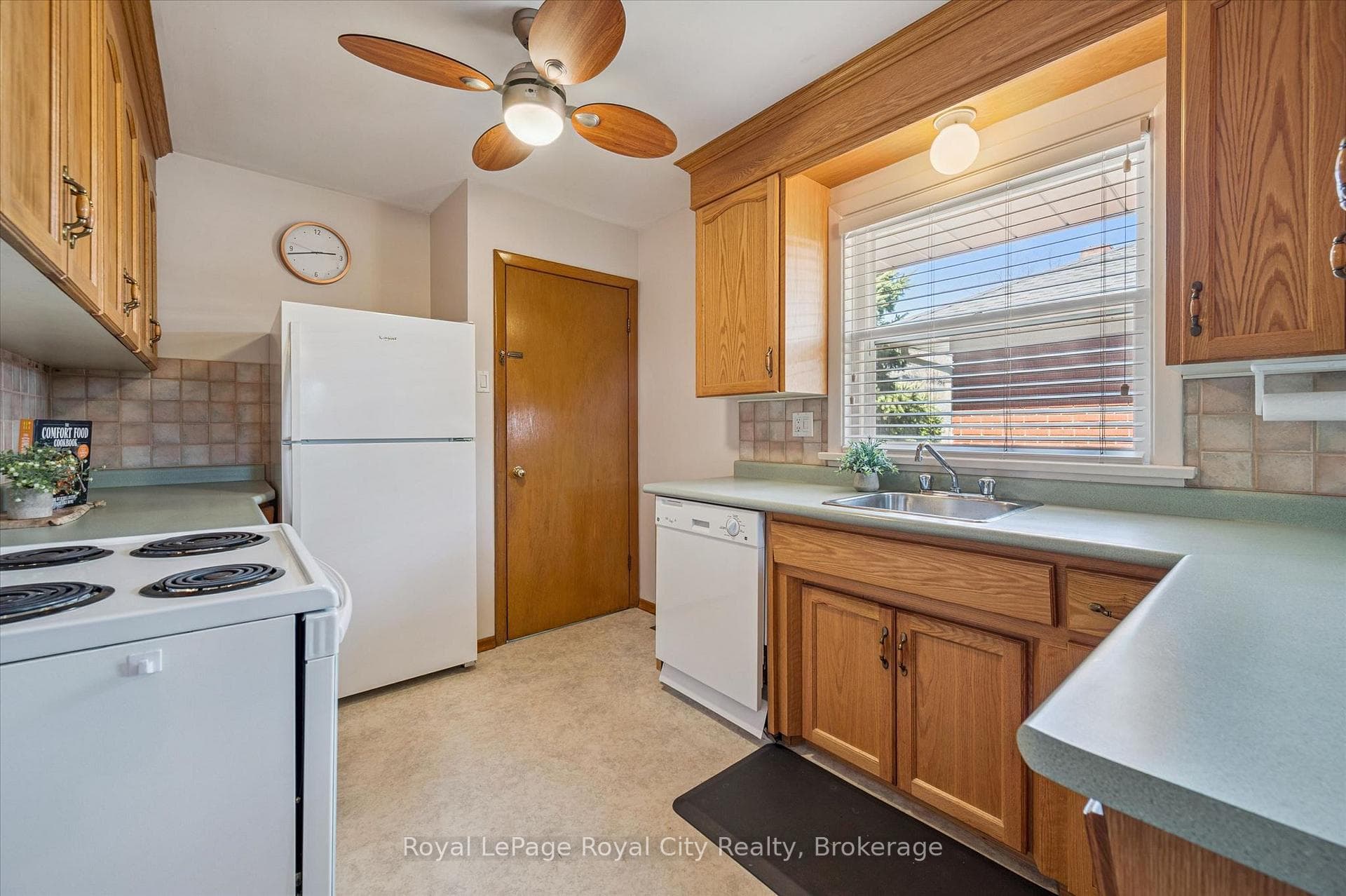 10 Paul Avenue photo 13
