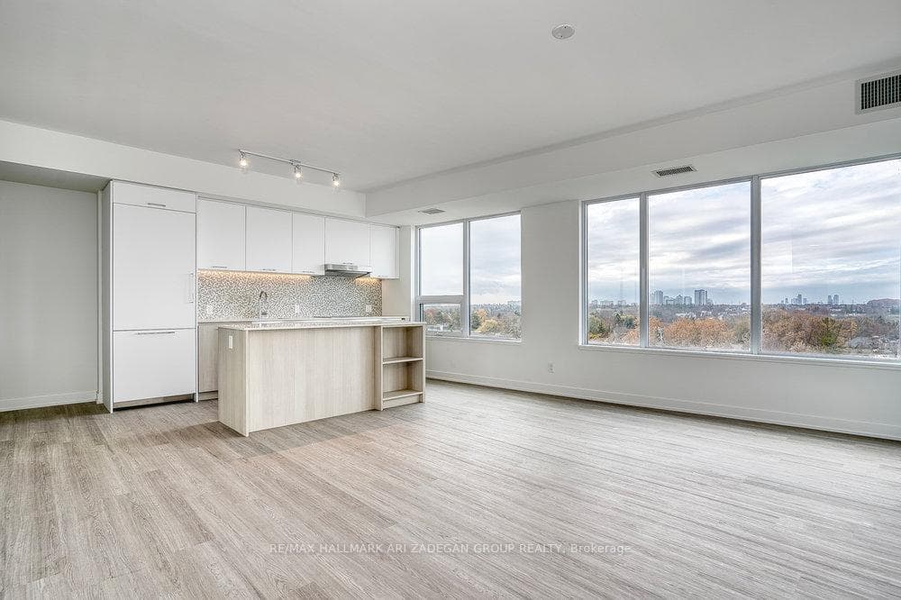 8188 Yonge Street Unit 805 photo 12