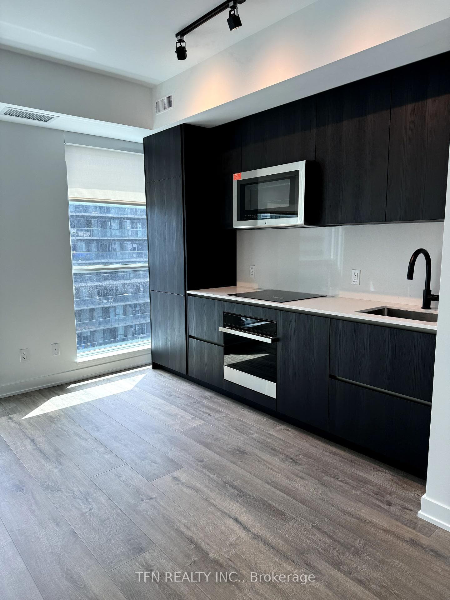 327 King Street Unit 2501 photo 9