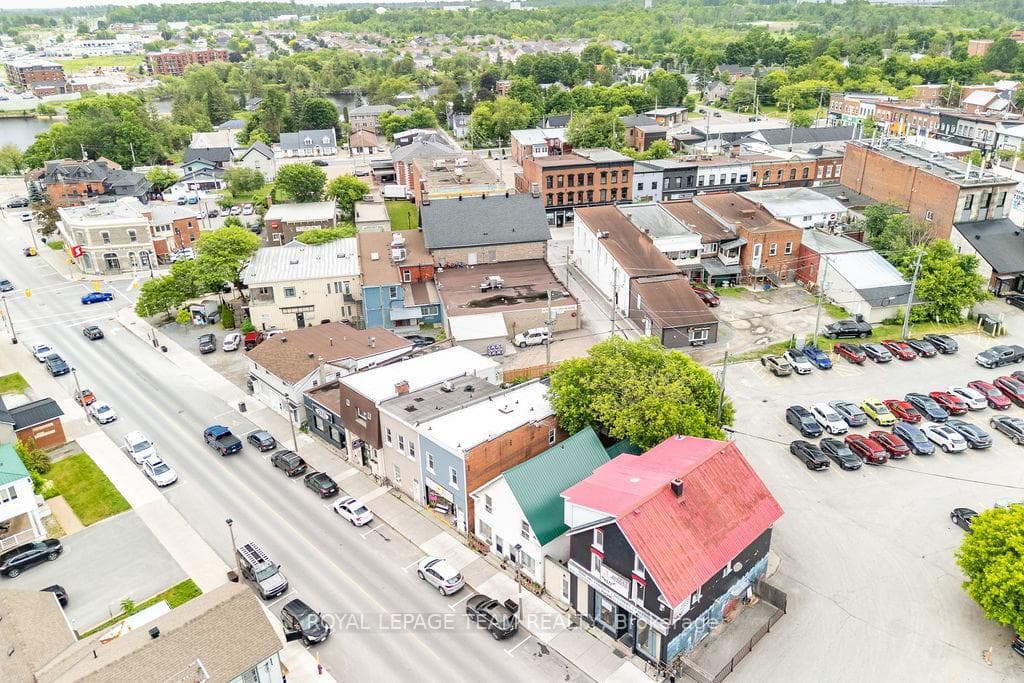 56 Madawaska Street photo 12