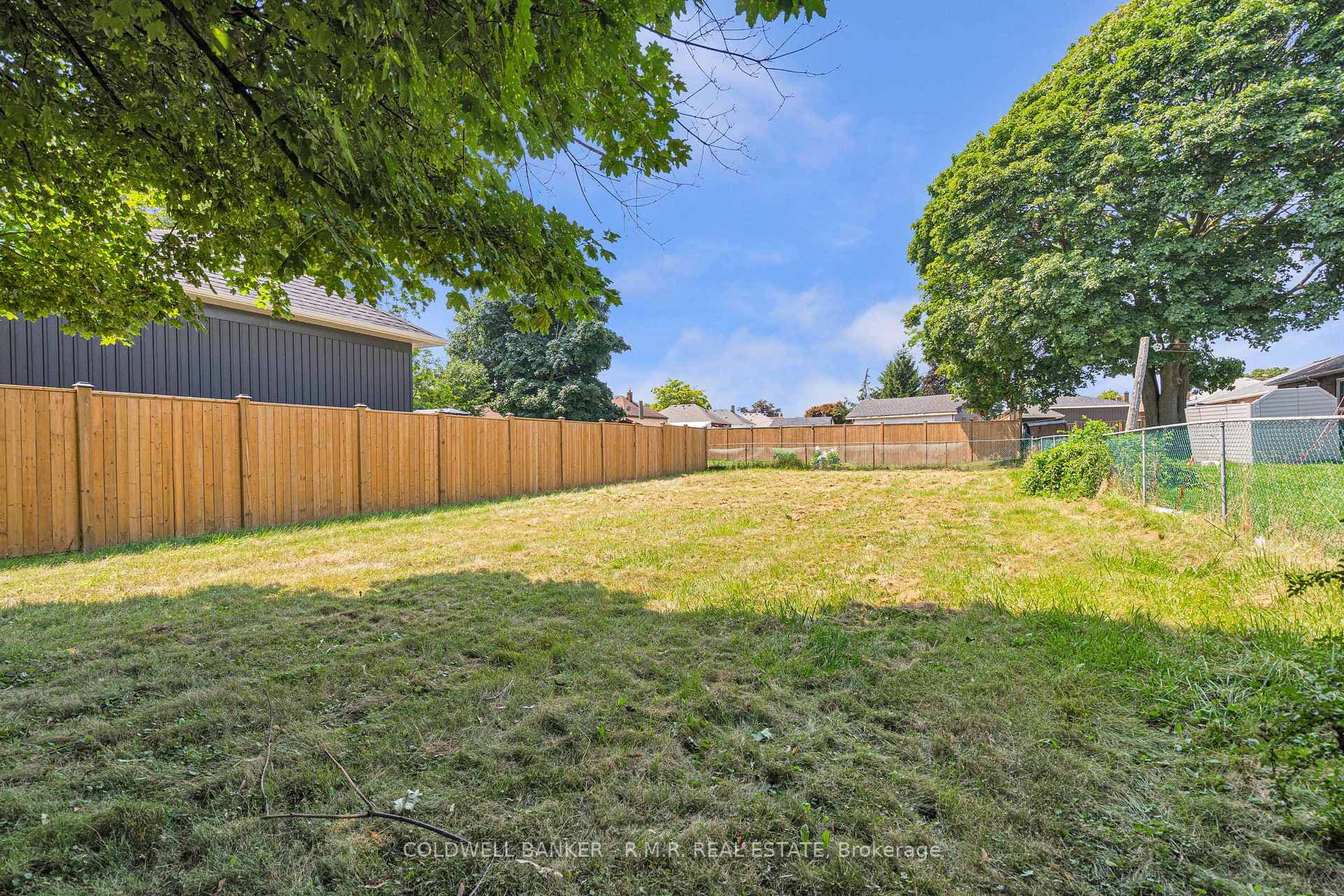 34 Simpson Avenue photo 29