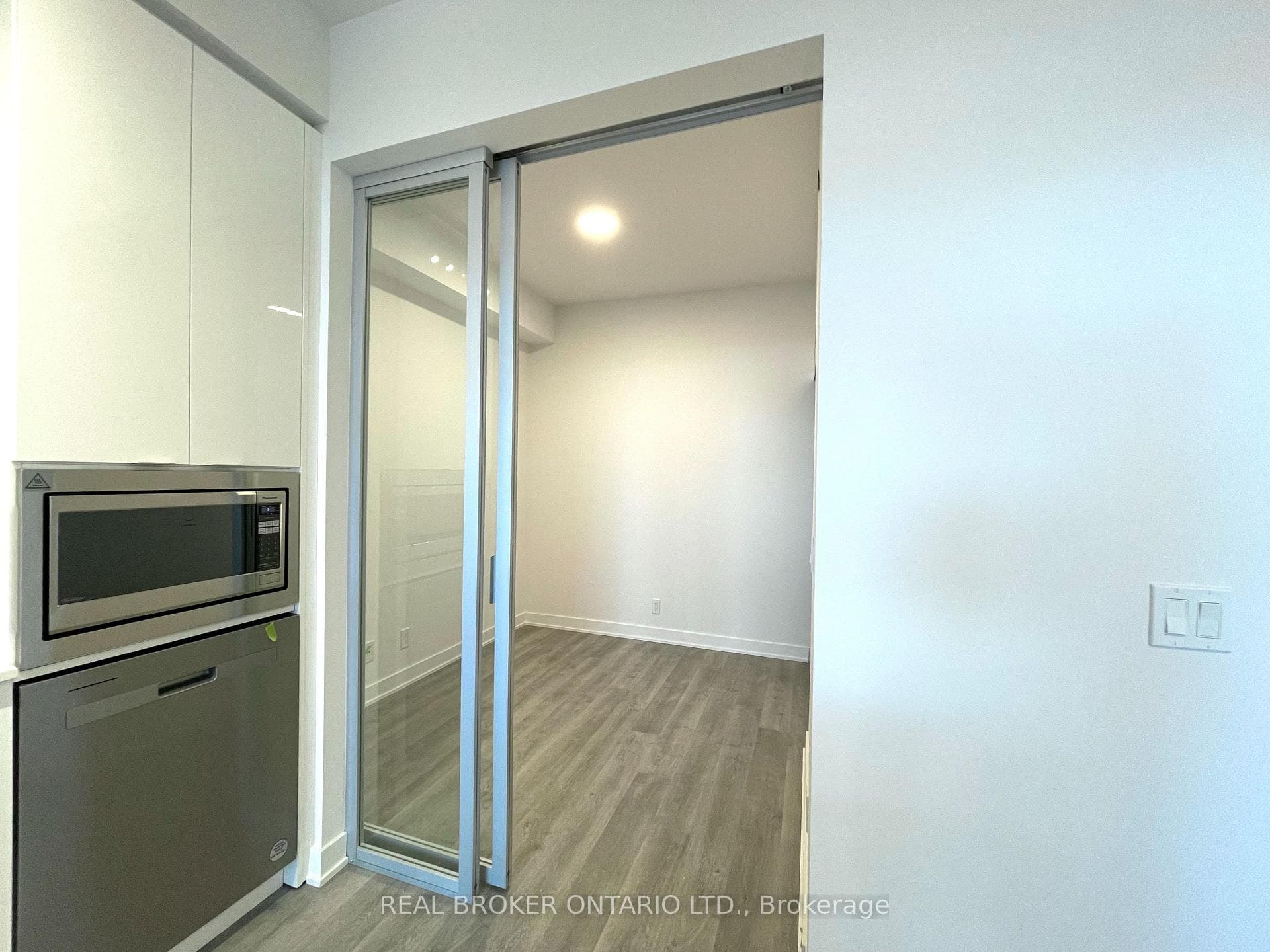 50 Upper Mall Way Unit 2009 photo 11