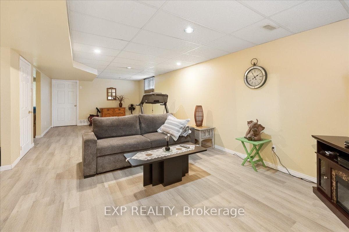 213 Longueuil Street photo 33