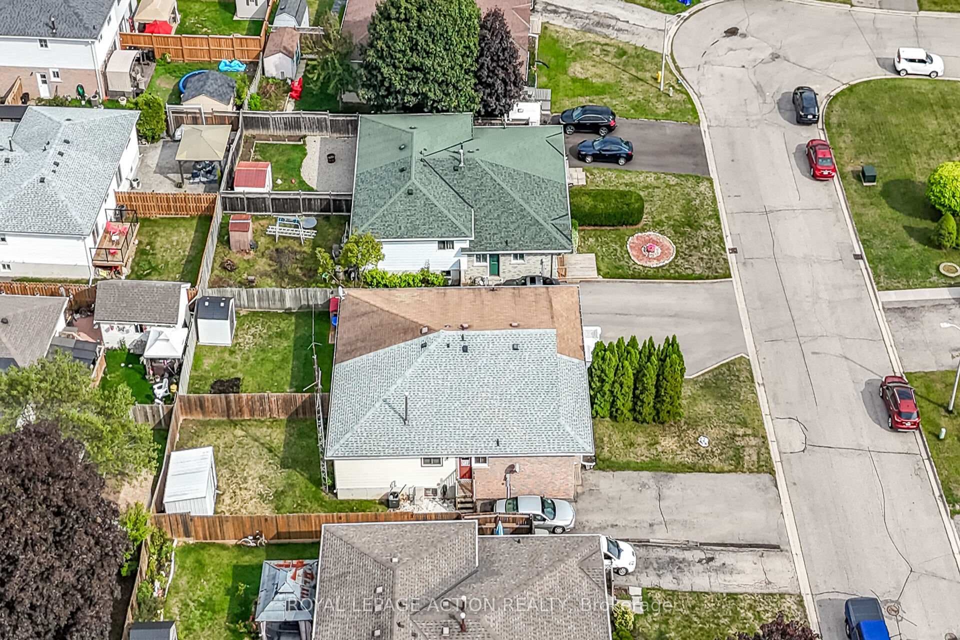 8 Maple Crescent photo 35