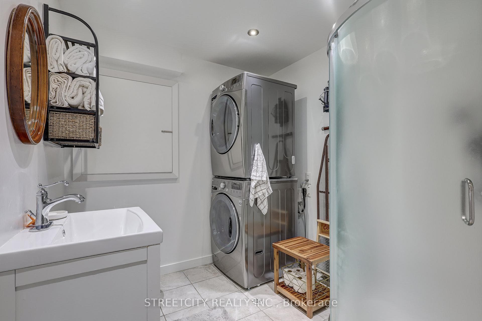 3pc Lower Level Washroom/Laundry Room Combo