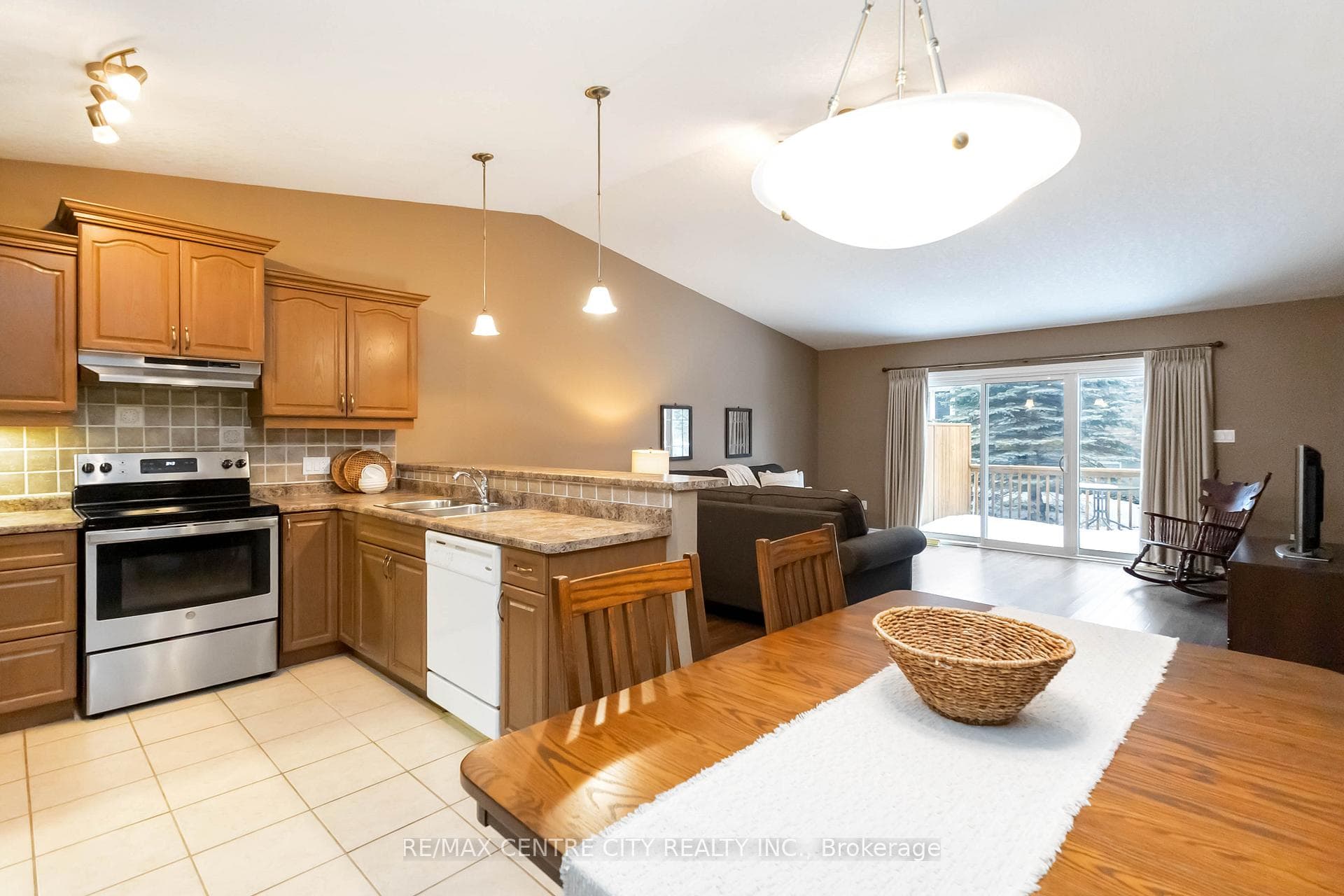 620 Thistlewood Drive Unit 10 photo 9