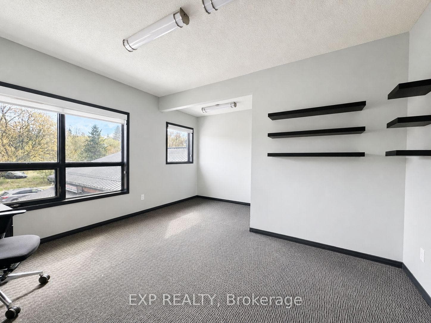 111 Sherwood Drive Unit 204 photo 2