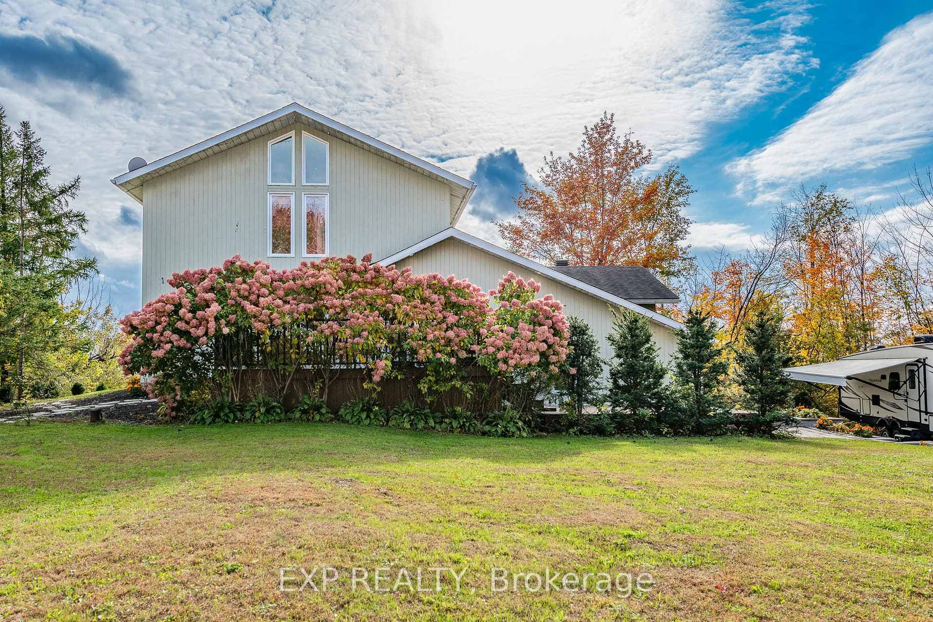 1238 Barnwell Crescent photo 39