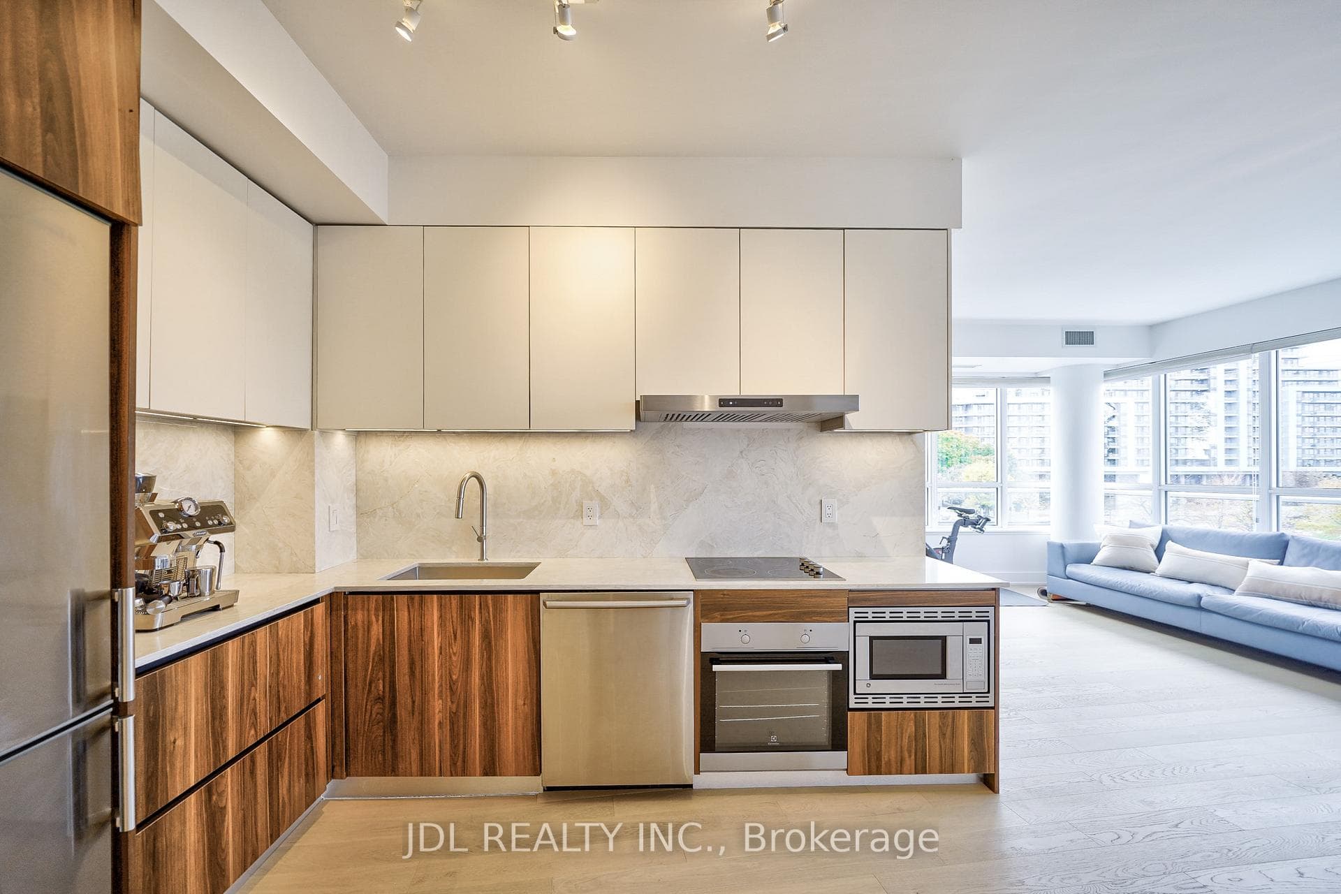 7 Kenaston Gardens Unit 217 photo 1