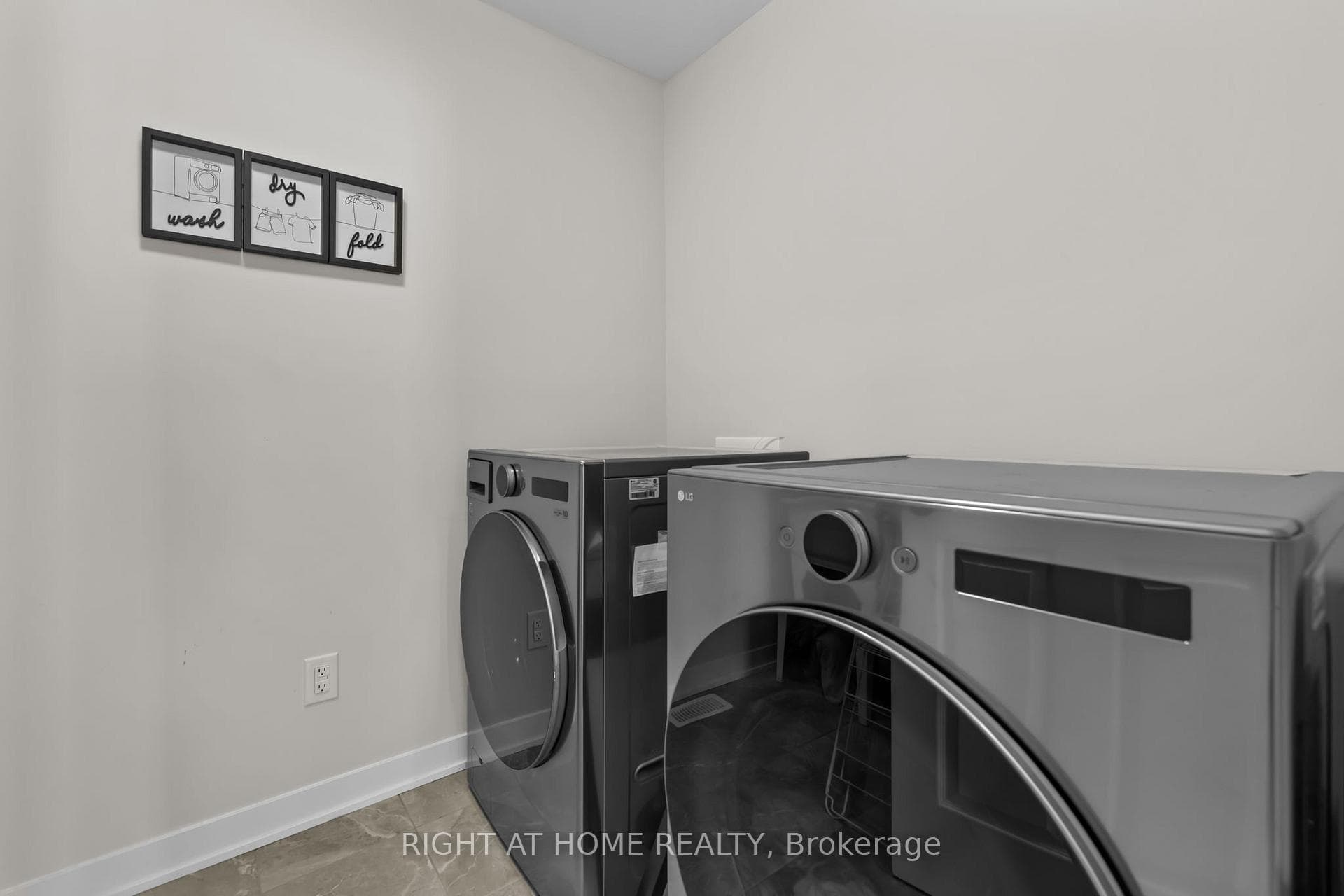 837 Derren Avenue photo 36
