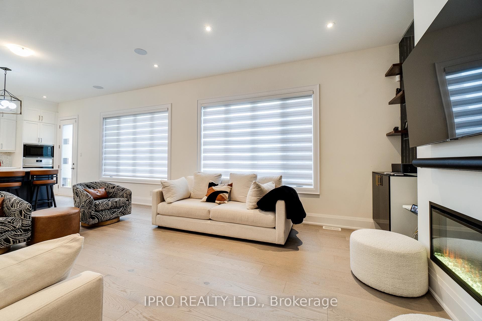 1261 Queens Plate Road photo 10